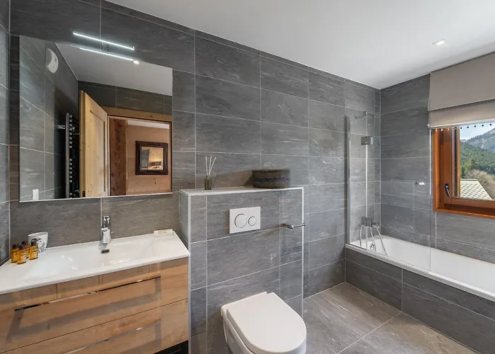Les Flambeaux: Mountain Retreat With Summer Multipass Option Apartment *