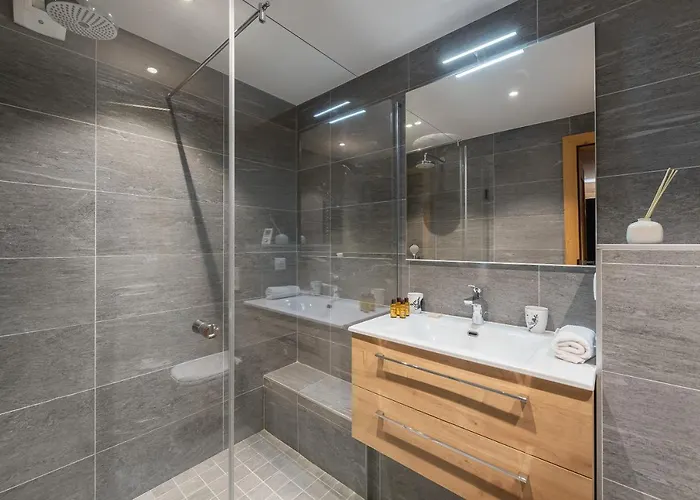 Les Flambeaux: Mountain Retreat With Summer Multipass Option Apartment *