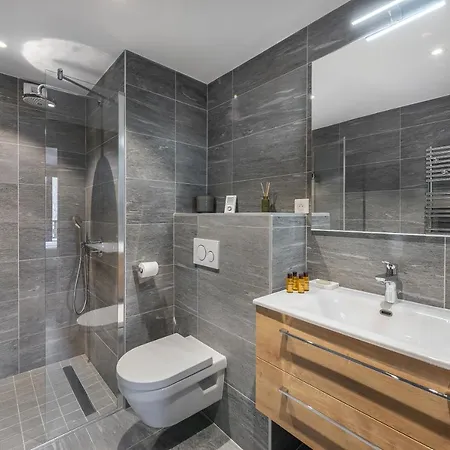 Les Flambeaux: Mountain Retreat With Summer Multipass Option Apartment