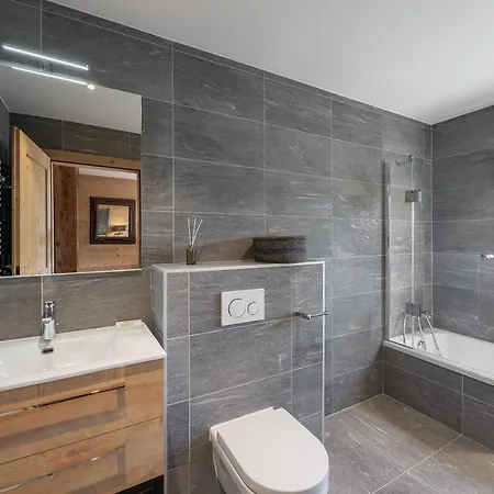 Les Flambeaux: Mountain Retreat With Summer Multipass Option Apartment *